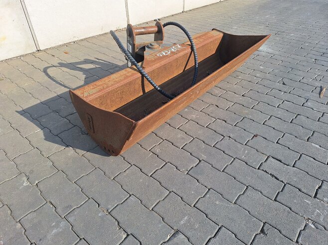 Rädlinger Grabenräumlöffel schwenkbar 1400 mm