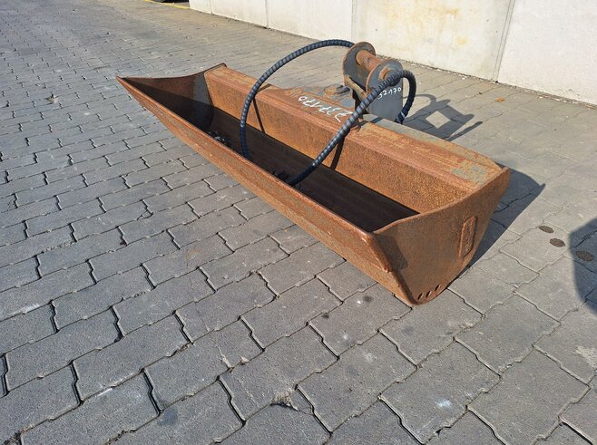 Rädlinger Grabenräumlöffel schwenkbar 1400 mm