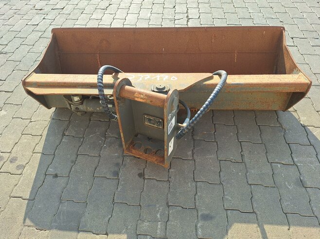 Rädlinger Grabenräumlöffel schwenkbar 1400 mm