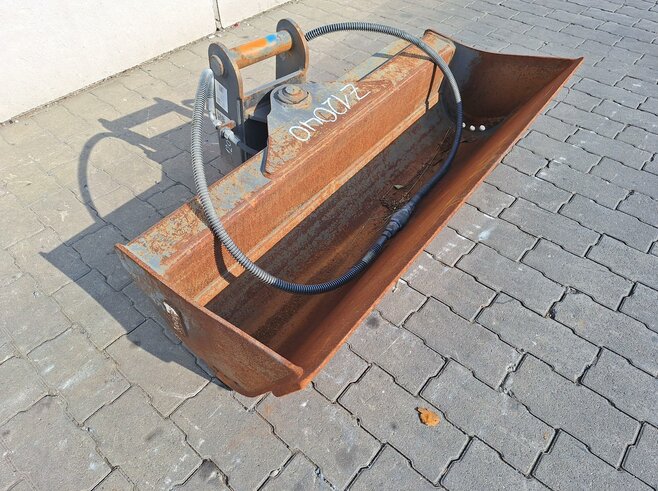 Rädlinger Grabenräumlöffel schwenkbar 1200 mm