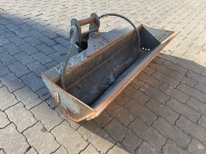 Rädlinger Grabenräumlöffel schwenkbar 1200 mm