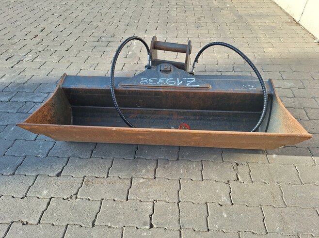 Rädlinger Grabenräumlöffel schwenkbar 1200 mm