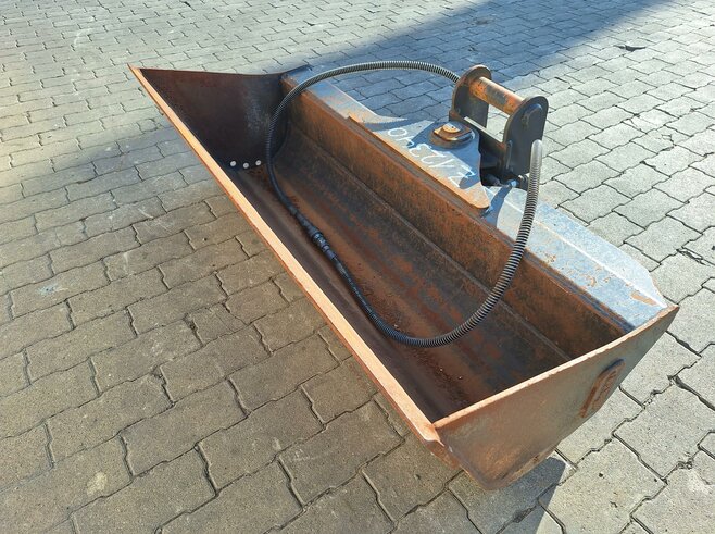 Rädlinger Grabenräumlöffel schwenkbar 1400 mm
