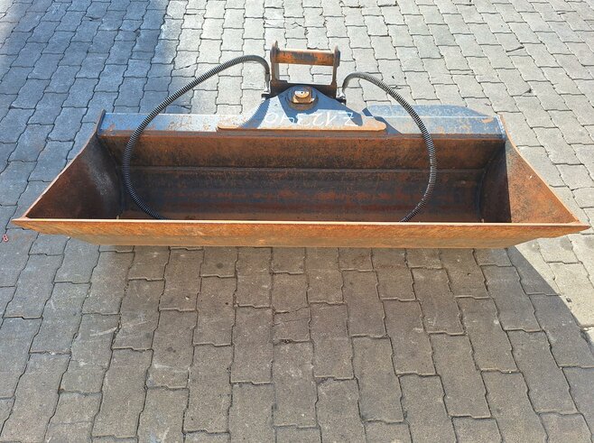 Rädlinger Grabenräumlöffel schwenkbar 1400 mm