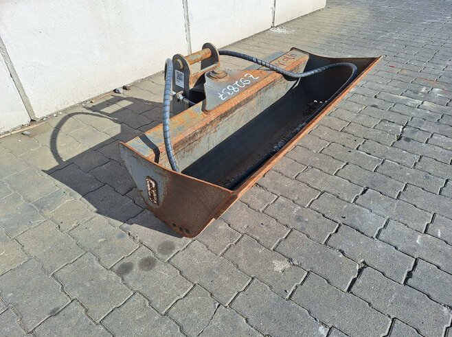 Rädlinger Grabenräumlöffel schwenkbar 1200 mm