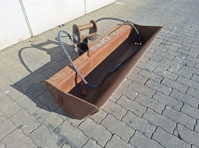 Rädlinger Grabenräumlöffel schwenkbar 1200 mm