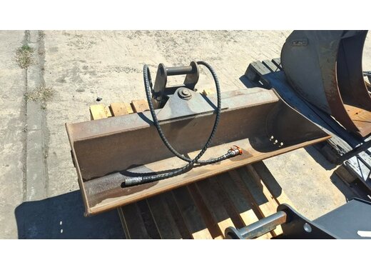 Rädlinger Grabenräumlöffel schwenkbar 1400 mm
