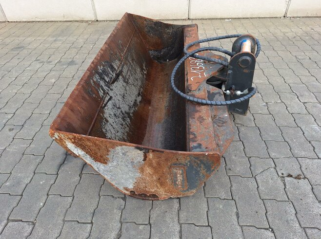Rädlinger Grabenräumlöffel schwenkbar 1400 mm