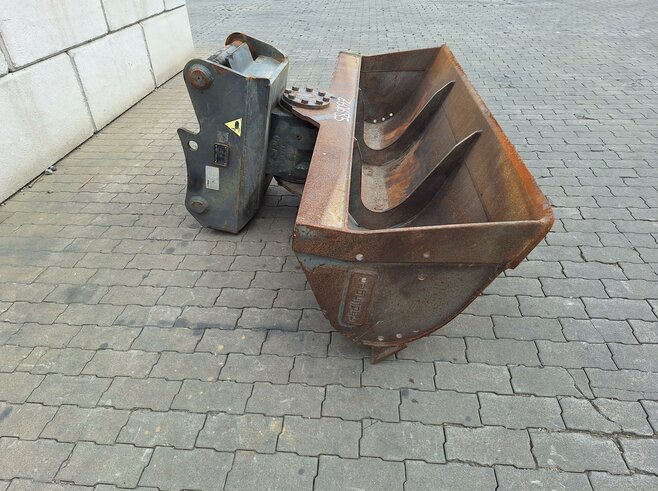 Rädlinger Grabenräumlöffel schwenkbar mit Drehmotor 2200 mm