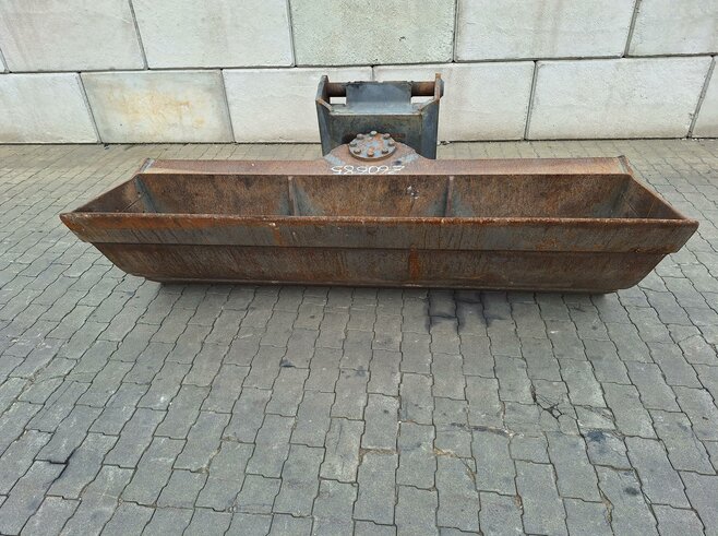 Rädlinger Grabenräumlöffel schwenkbar mit Drehmotor 2200 mm