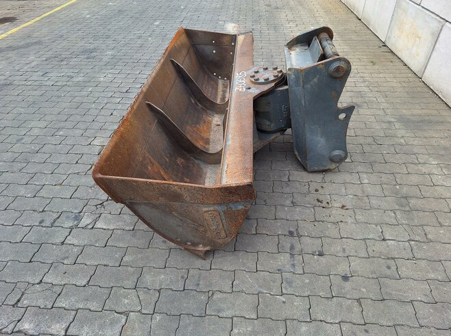 Rädlinger Grabenräumlöffel schwenkbar mit Drehmotor 2200 mm