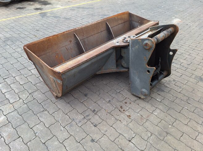 Rädlinger Grabenräumlöffel schwenkbar mit Drehmotor 2200 mm