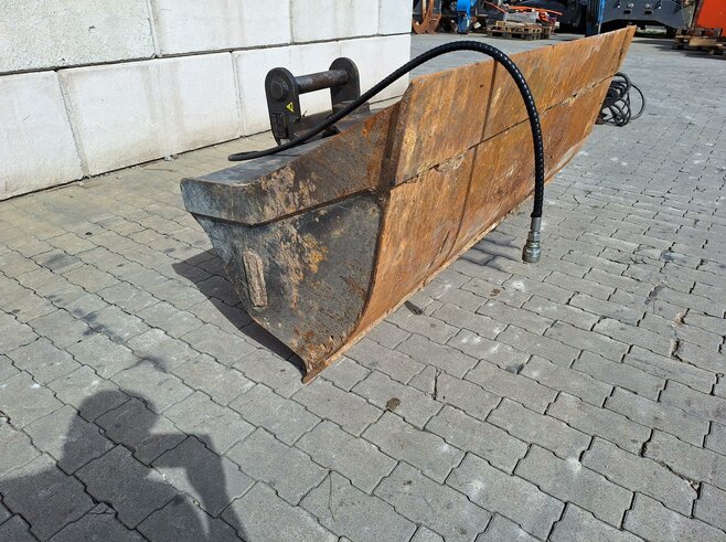 Rädlinger Grabenräumlöffel schwenkbar 2000 mm