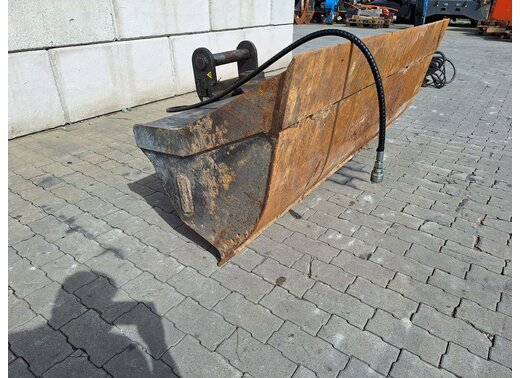 Rädlinger Grabenräumlöffel schwenkbar 2000 mm