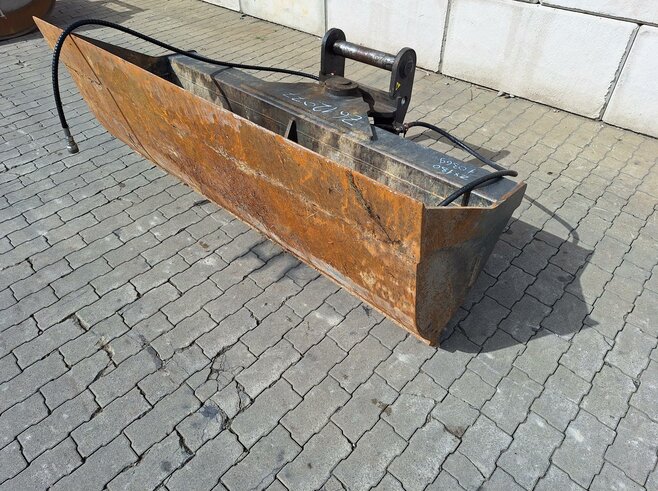 Rädlinger Grabenräumlöffel schwenkbar 2000 mm