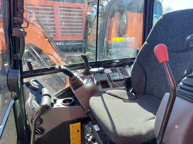 Bobcat E27