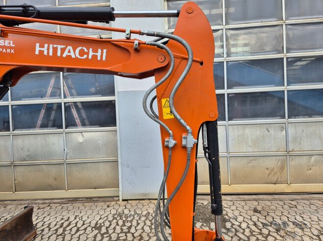 Hitachi ZX65USB-6