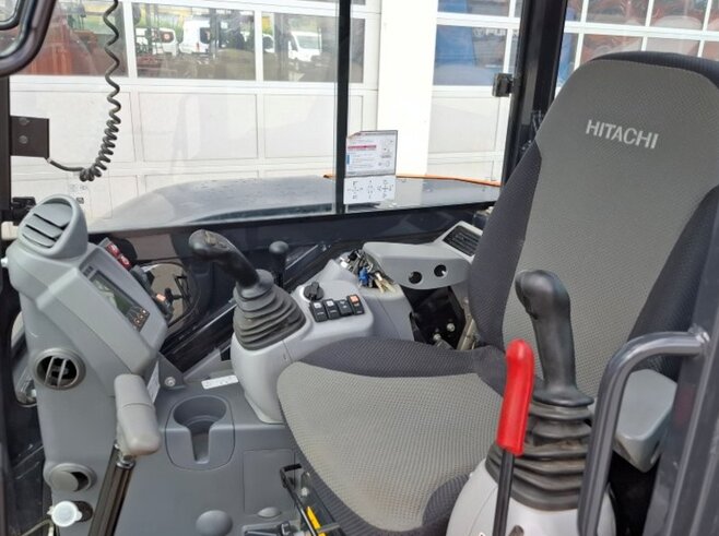 Hitachi ZX65USB-6