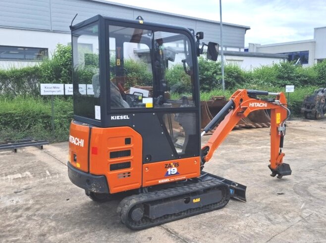 Hitachi ZX19-6