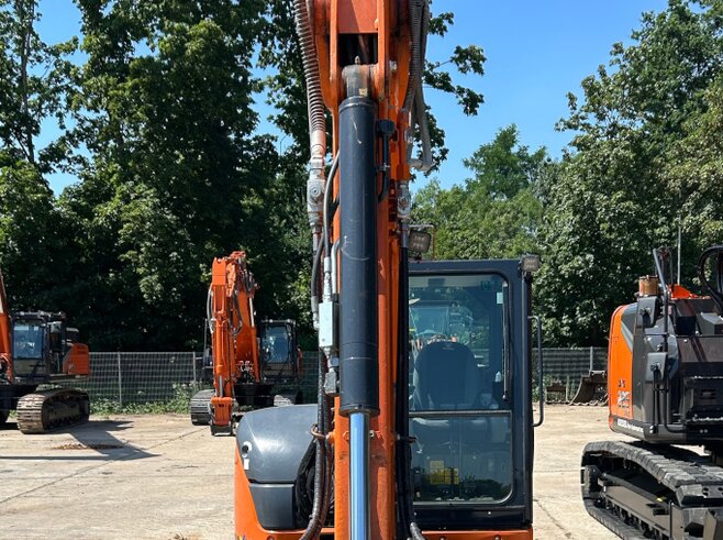 Hitachi ZX65USB-6