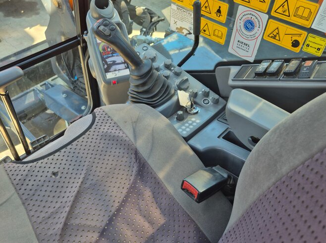 Hitachi ZX85USB-6