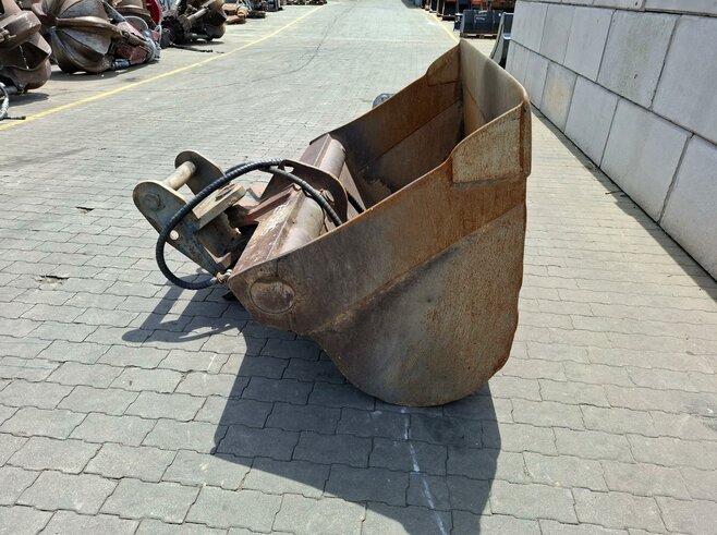 Schwenktieflöffel 1600mm