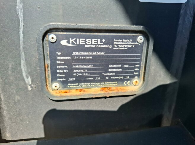 Rädlinger Grabenräumlöffel schwenkbar KGL02H-1200