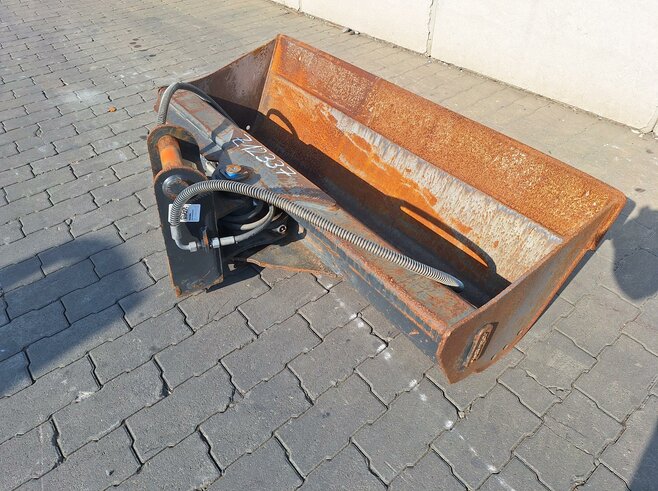 Rädlinger Grabenräumlöffel schwenkbar 1400 mm