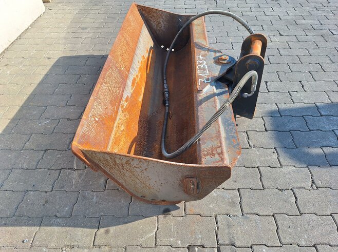 Rädlinger Grabenräumlöffel schwenkbar 1400 mm