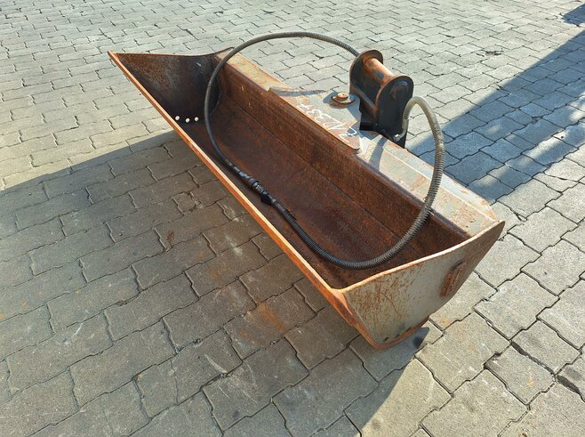Rädlinger Grabenräumlöffel schwenkbar 1400 mm