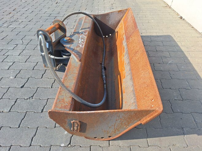 Rädlinger Grabenräumlöffel schwenkbar 1400 mm