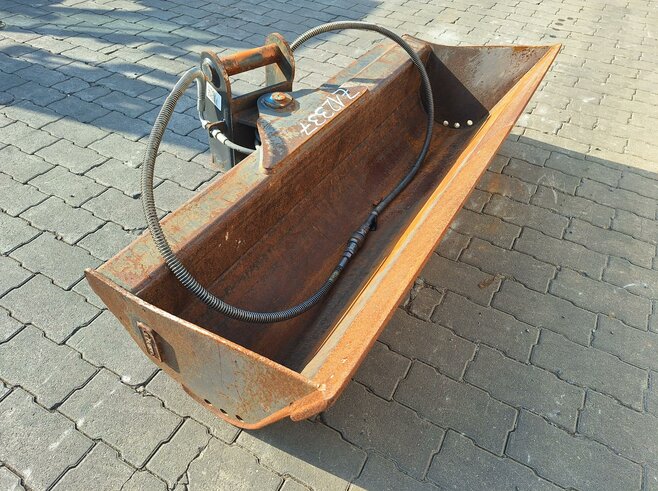 Rädlinger Grabenräumlöffel schwenkbar 1400 mm