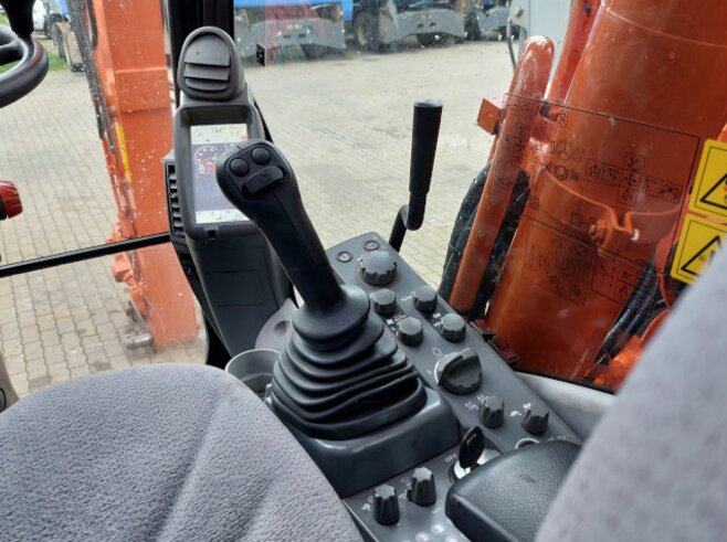 Hitachi ZX170W-6