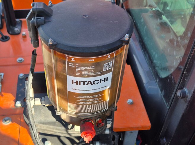 Hitachi ZX220W-7