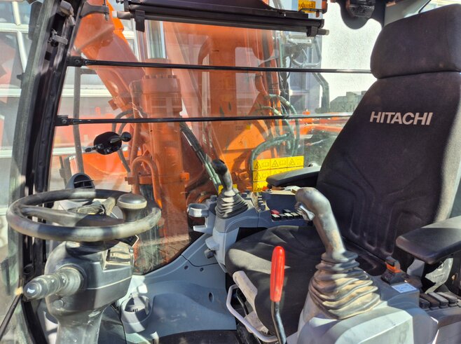 Hitachi ZX180W-7