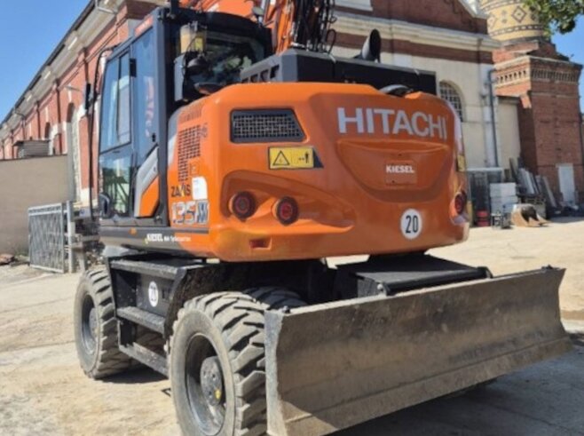 Hitachi ZX135W-7