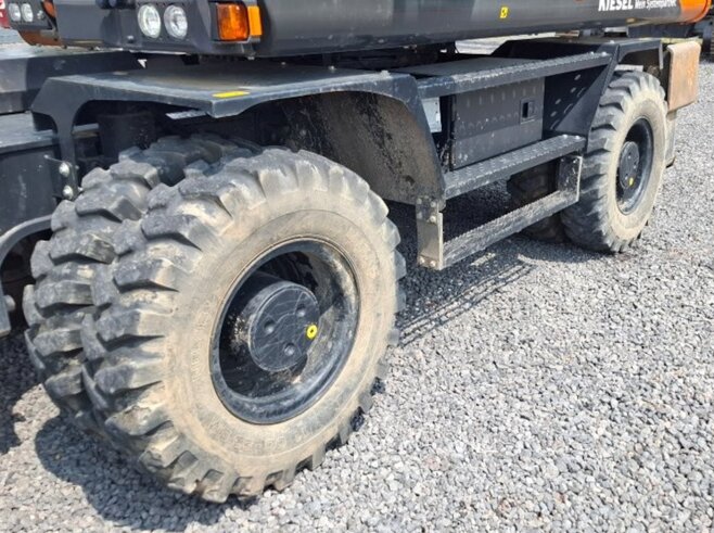 Hitachi ZX220W-7