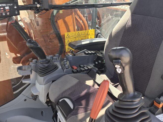 Hitachi ZX220W-7