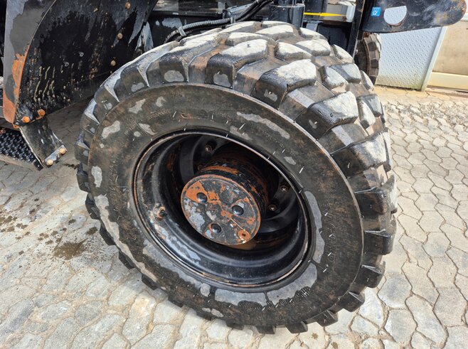 Hitachi ZX170W-6