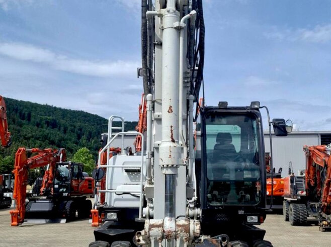 Hitachi ZX220W-5