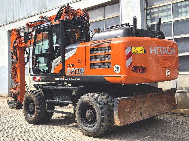 Hitachi ZX220W-7