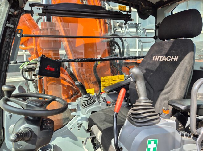 Hitachi ZX220W-7