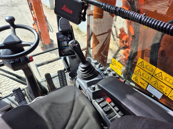 Hitachi ZX220W-7