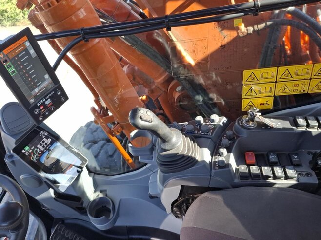 Hitachi ZX155W-7
