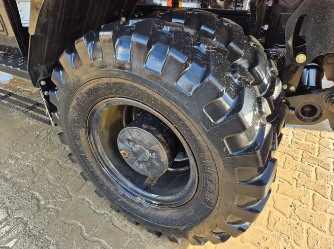 Hitachi ZX220W-7