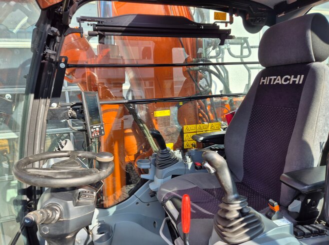 Hitachi ZX220W-7
