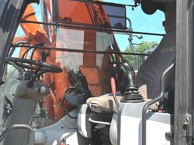 Hitachi ZX140W-6