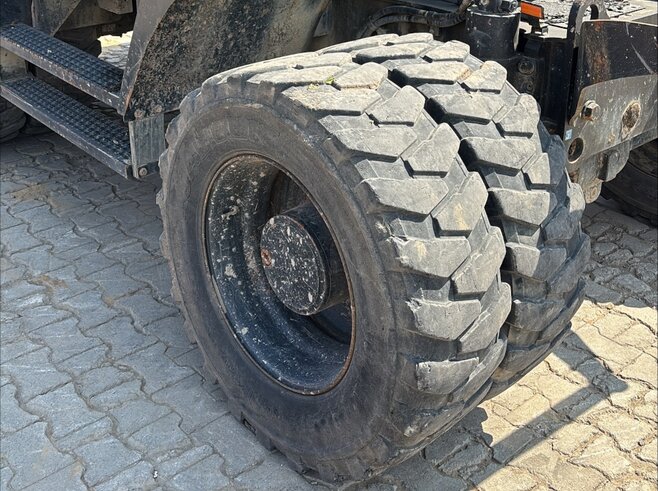 Hitachi ZX140W-6
