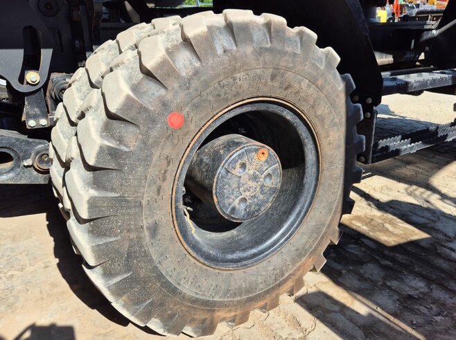 Hitachi ZX220W-7