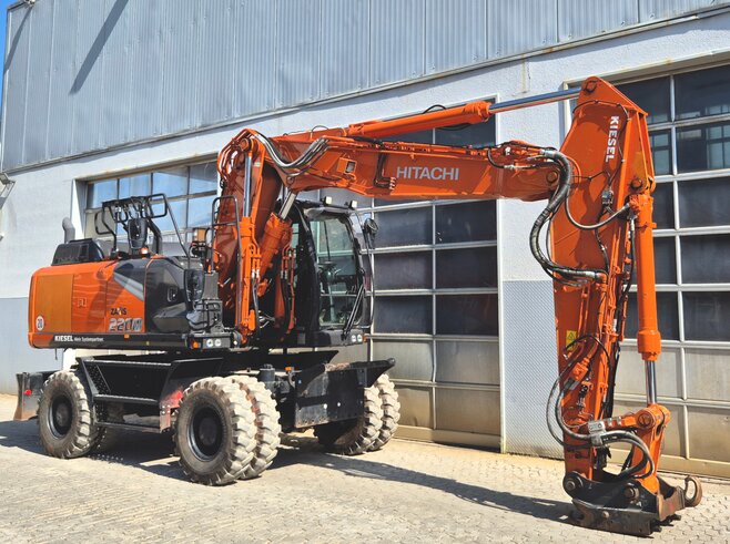 Hitachi ZX220W-7